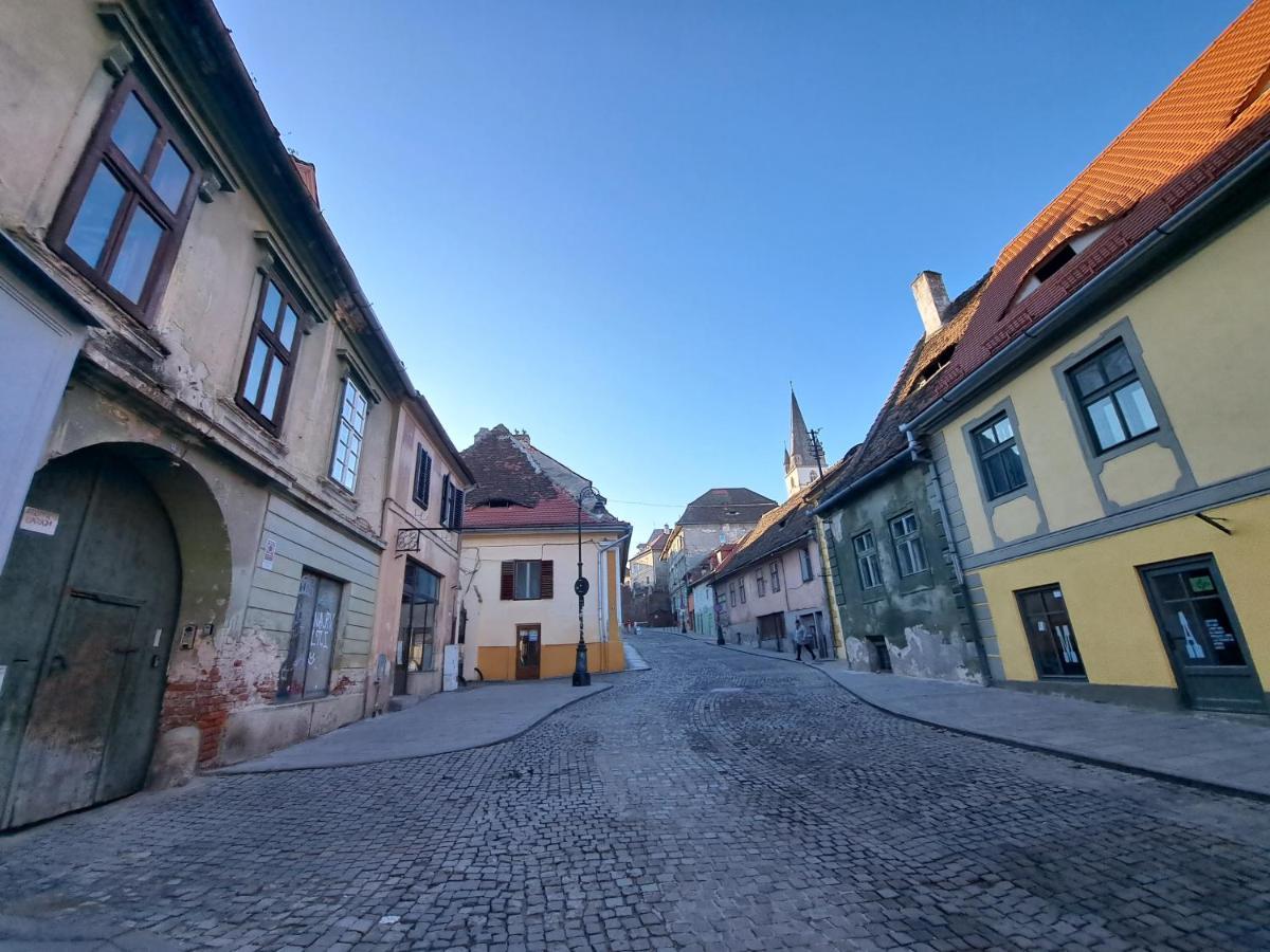 Cozy Apartment In The Heart Of Sibiu Exterior foto